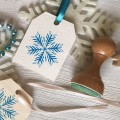 Świąteczna drewniana pieczątka - ŚNIEŻYNKA na opakowanie