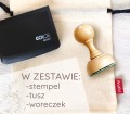 Zestaw prezentowy dla wielbiciela książek - stempel exlibris z wzorem dworku polskiego , poduszka z tuszem w wybranym kolorze oraz bawełniany koreczek do przechowywania