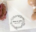 Personalizowana pieczątka ślubna z wiankiem kwiatowym w stylu boho.