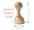 Drewniana pieczątka o wymiarach 3,5 cm średnicy
